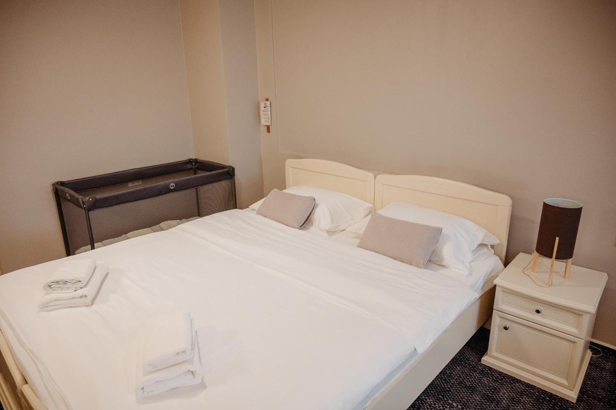 Hotel Kunst Krško Zimmer foto
